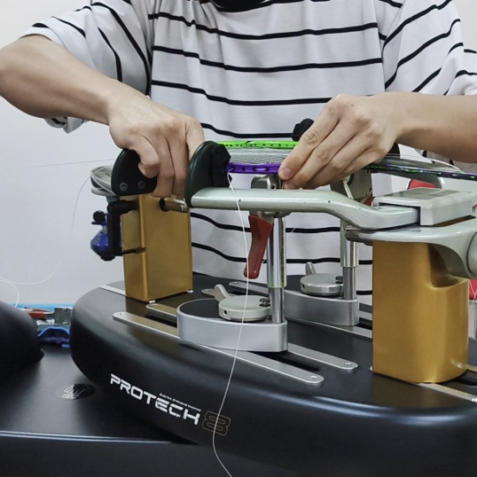 Hong Kong badminton stringer certification training - Professional instructor demonstrating proper stringing technique on electronic stringing machine at Best Stringer Hong Kong facility