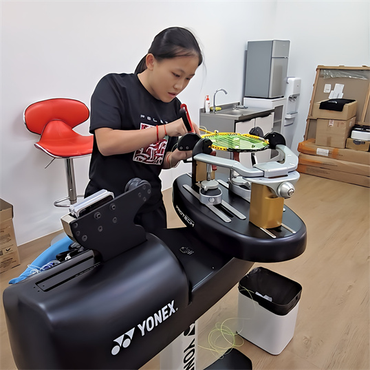 Professional badminton stringing techniques at BSW training