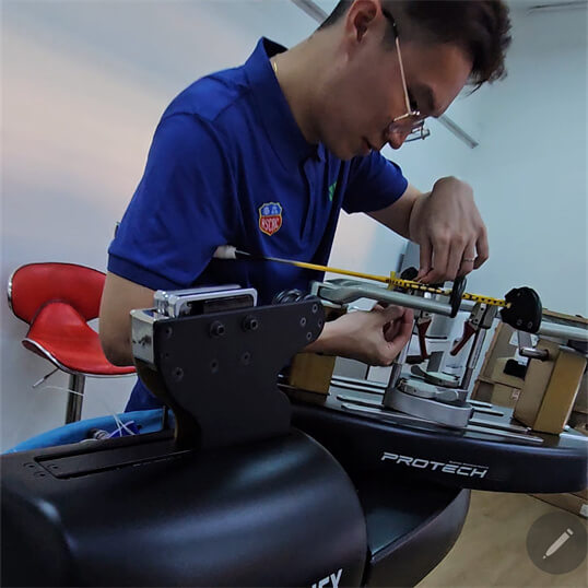 Ricky Chen mastering cross string pattern techniques at BSW badminton course