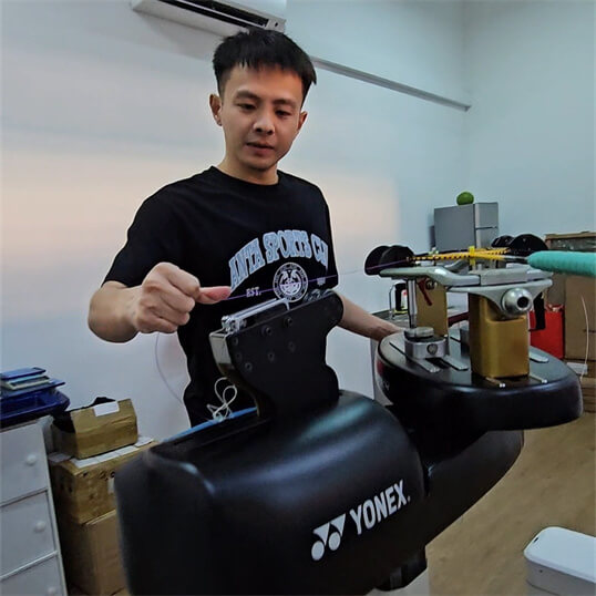文莱 BSBN 认证穿线师提供的专业球拍评估和穿线服务