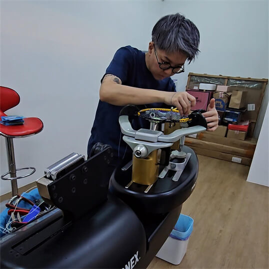 Professional racquet assessment and stringing service by BSCHE certified stringer in Switzerland