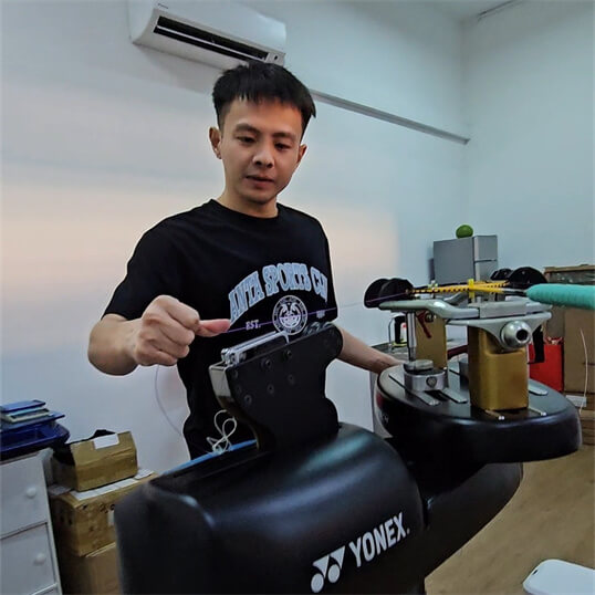 BSENG认证的英格兰穿线师提供专业球拍评估和穿线服务