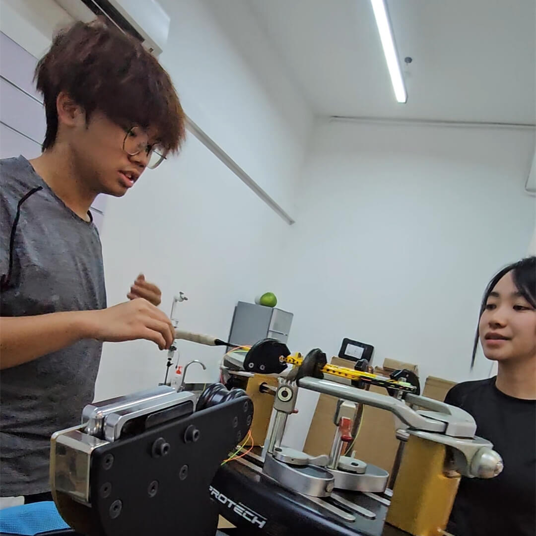 Potret KUOK CHI HOU semasa pensijilan Certified Stringer BSW di Macao