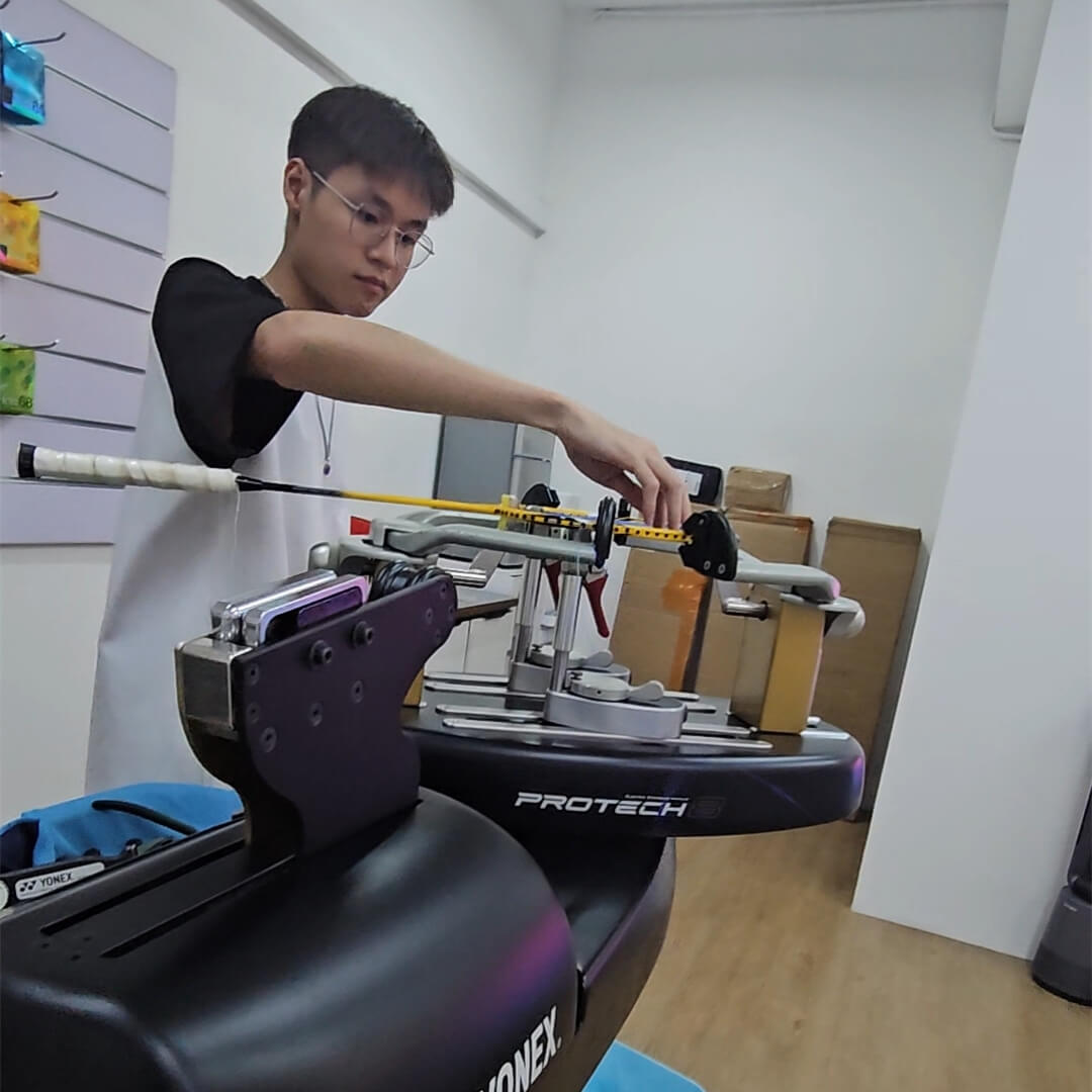 Lee Ting Han using Professional Stringing Method during BSW professional stringer workshop Lee Ting Han using Professional Stringing Method during BSW professional stringer workshop