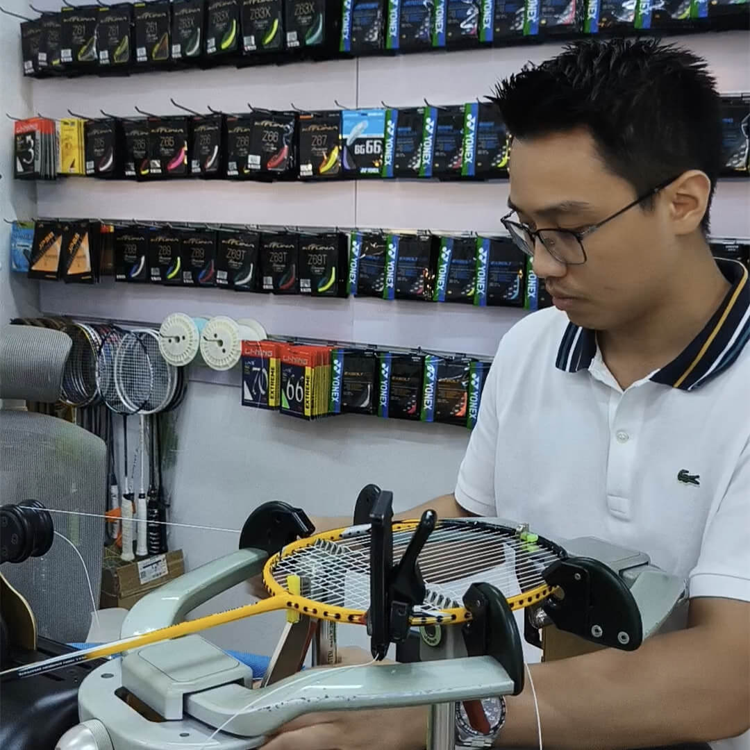 Jimmy Johanes Tjandra Certified Stringer Indonesia learning stringing techniques in BSW stringing workshop Jimmy Johanes Tjandra Certified Stringer Indonesia learning stringing techniques in BSW stringing workshop