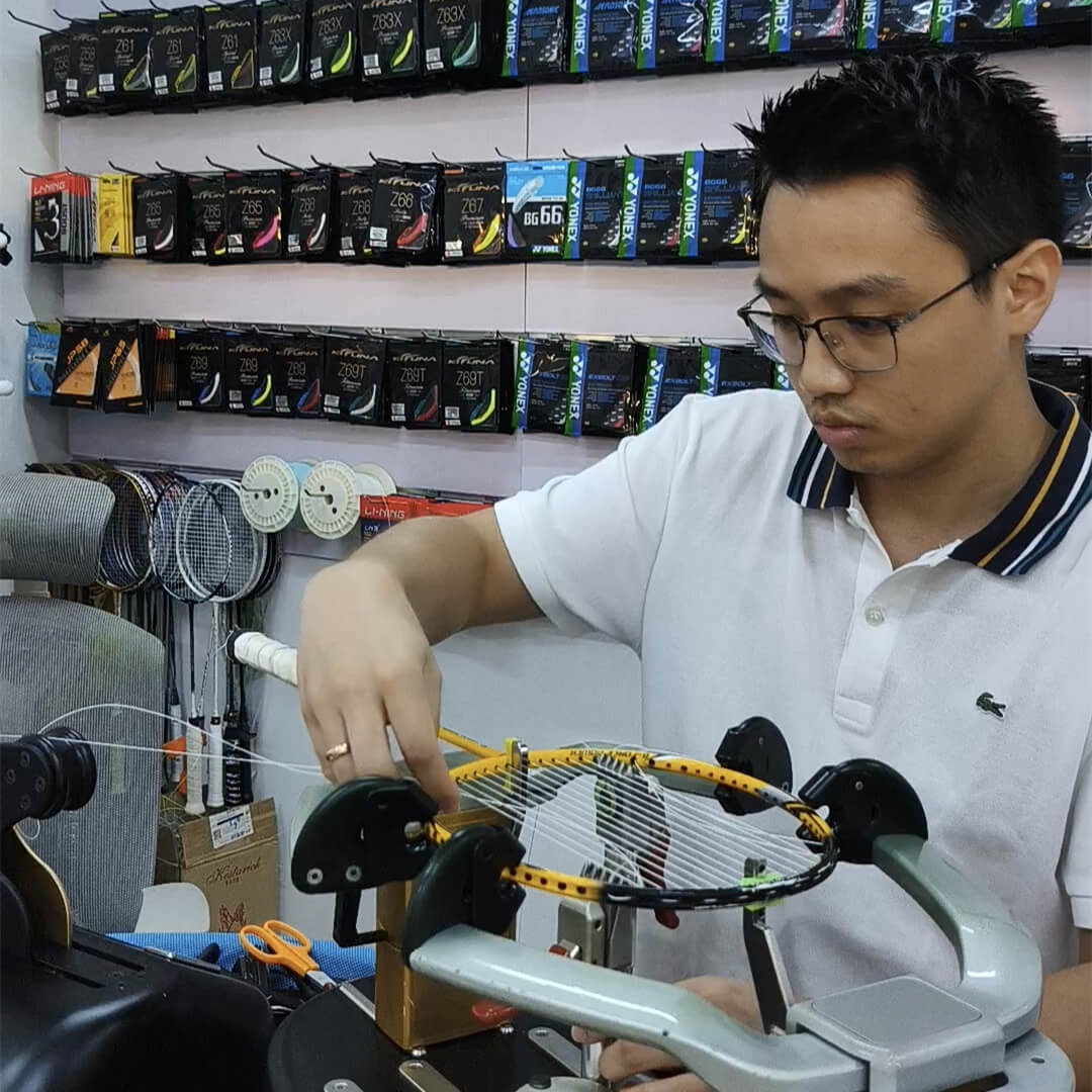 Jimmy Johanes Tjandra professional badminton stringing service at Tiger Sport Kupang, certified by BSW Jimmy Johanes Tjandra professional badminton stringing service at Tiger Sport Kupang, certified by BSW