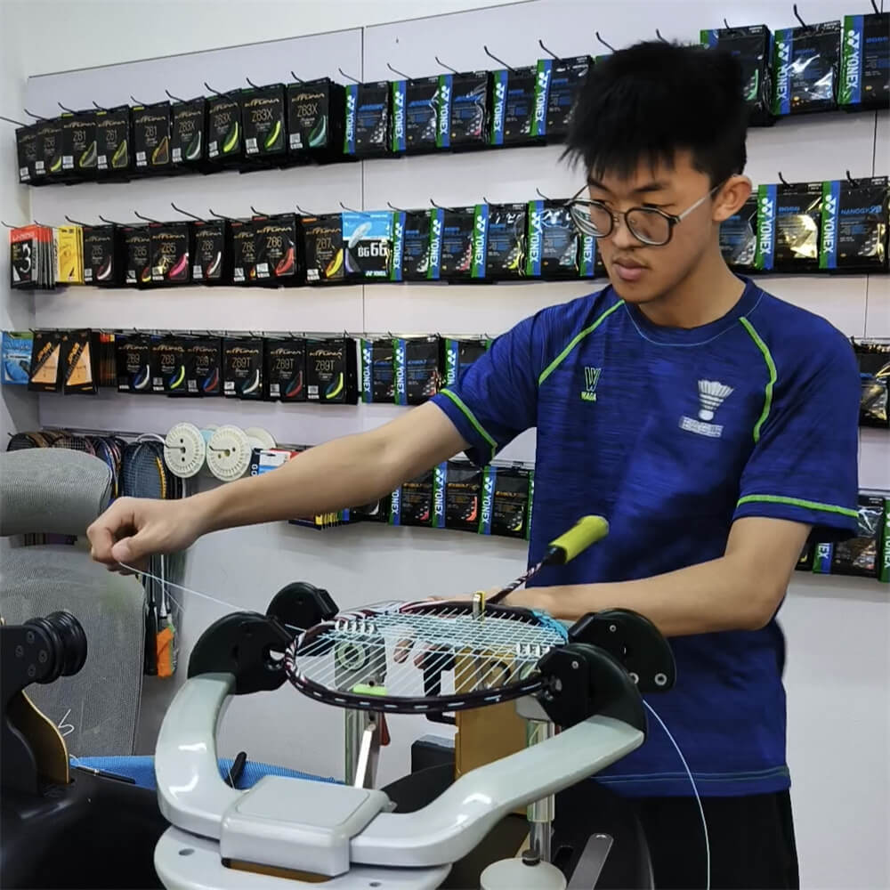 Chan Jia Yi, Ivan using electronic stringing machine during BSW professional stringer workshop