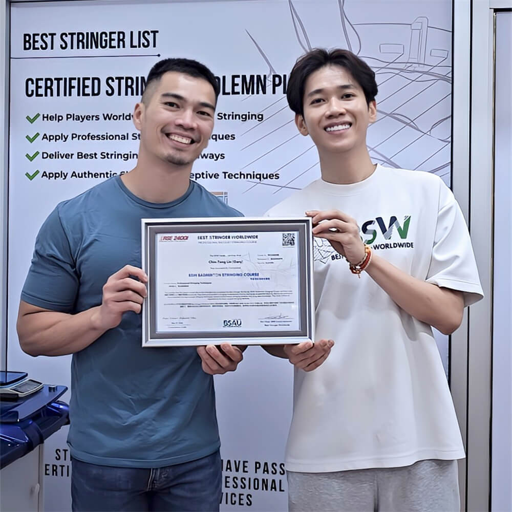 Chin-Teng Lin (Gary) receiving BSW badminton stringing course certification photo