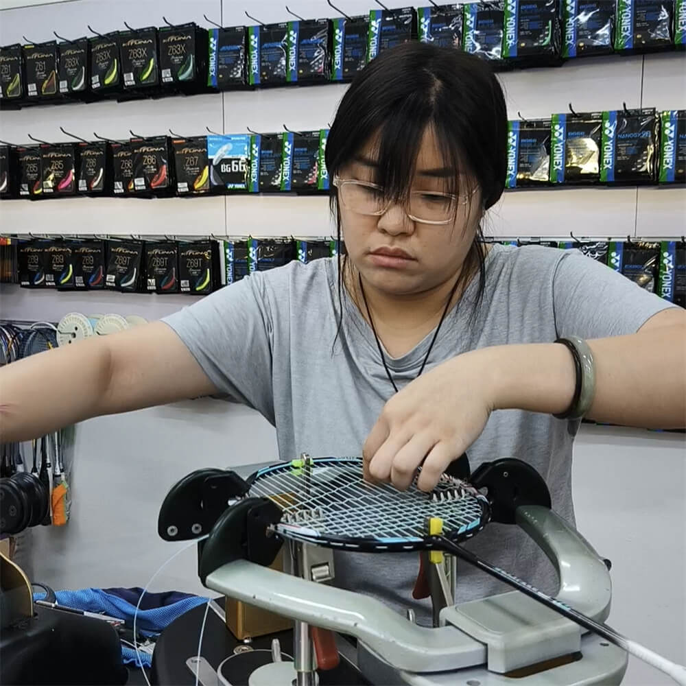 Elise Leong using electronic stringing machine during BSW professional stringer workshop