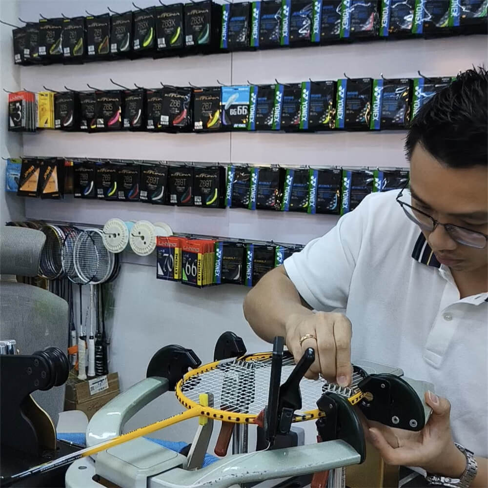 Jimmy Johanes Tjandra tying knots for racquet stringing at BSW badminton stringing course