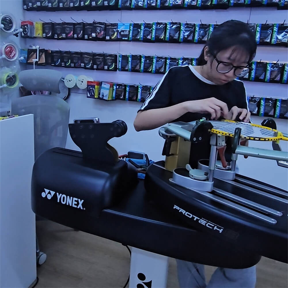 Kee Xue Jing using electronic stringing machine during BSW professional stringer workshop