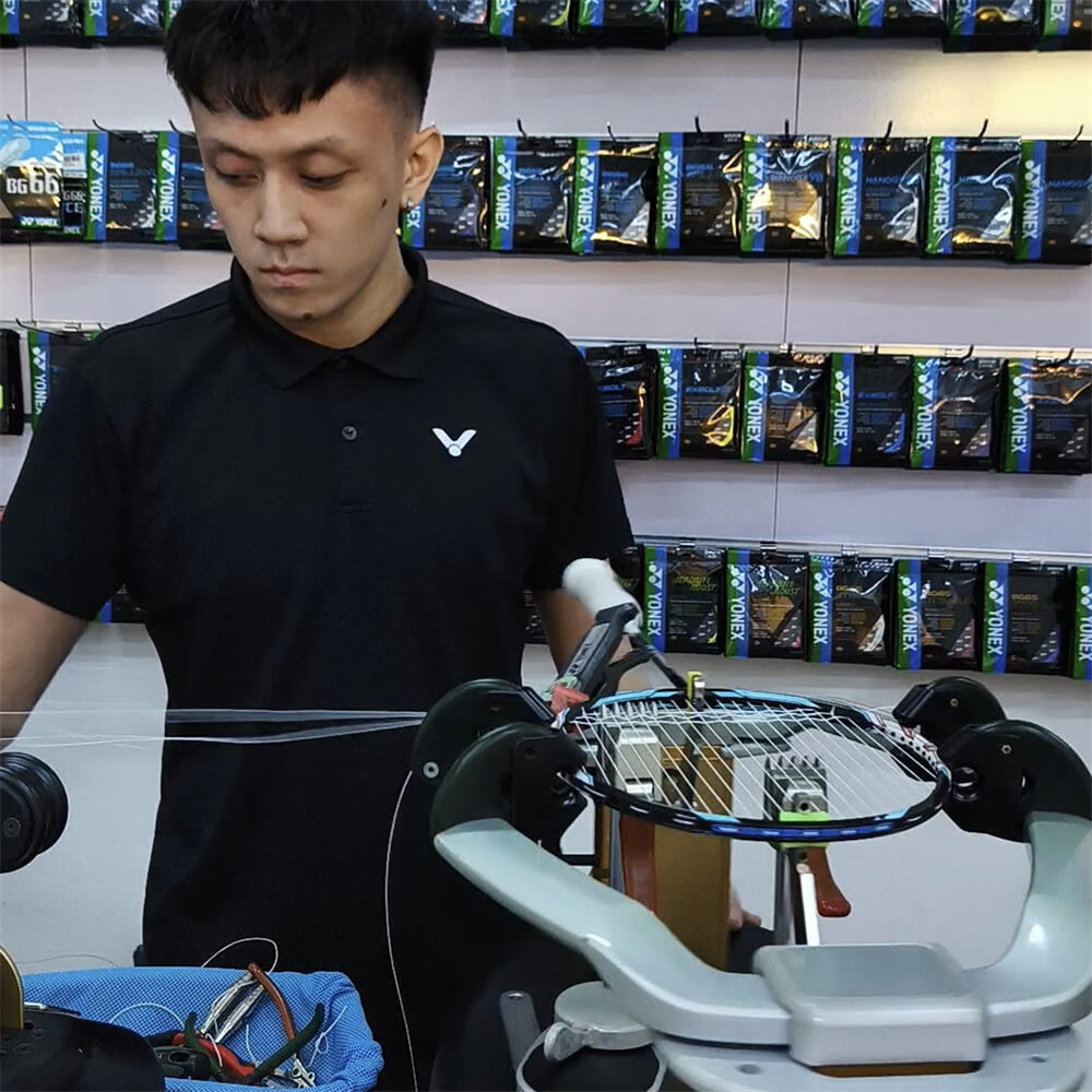 Lee Then Jay learning badminton stringing patterns during BSW training Lee Then Jay learning badminton stringing patterns during BSW training