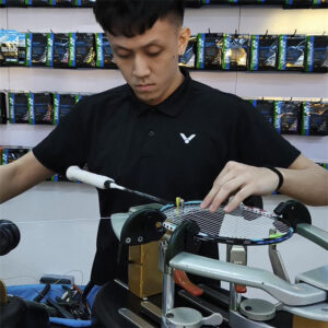 Lee Then Jay using electronic stringing machine during BSW professional stringer workshop