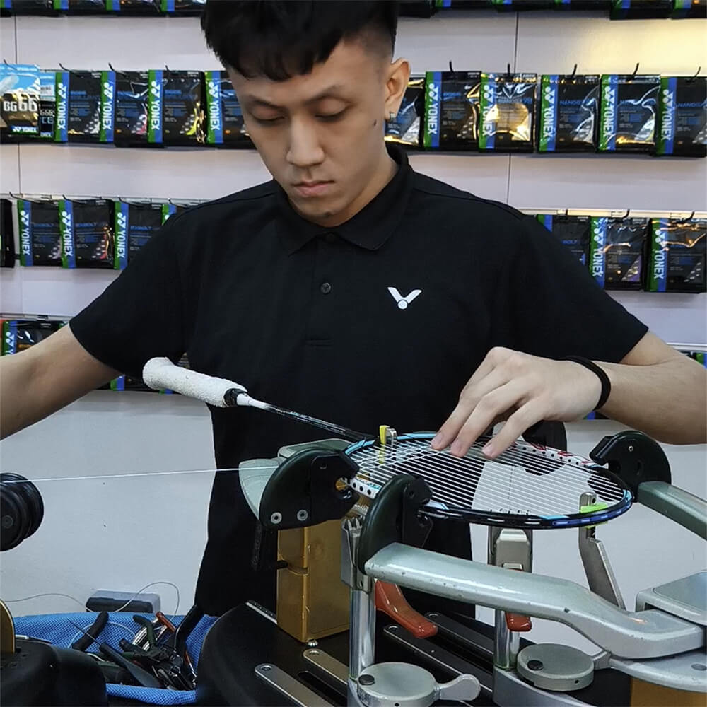 Lee Then Jay using electronic stringing machine during BSW professional stringer workshop Lee Then Jay using electronic stringing machine during BSW professional stringer workshop