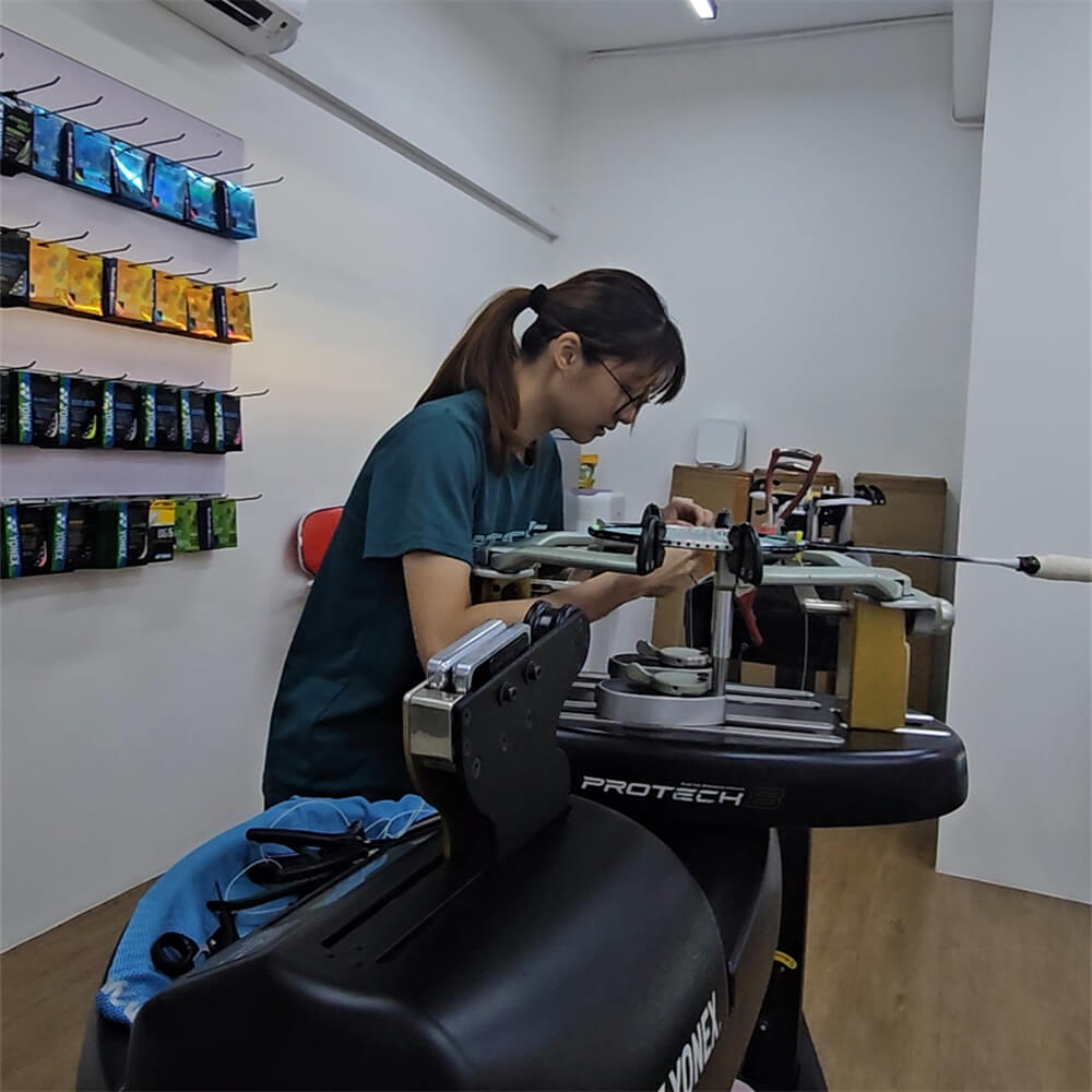 Ngan Xien Hwee studying badminton stringing theory at BSW class Ngan Xien Hwee studying badminton stringing theory at BSW class