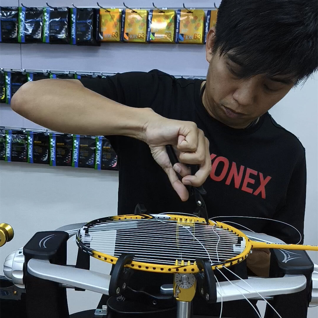 Raymond Tan mastering badminton stringing techniques at BSW course in Singapore Raymond Tan mastering badminton stringing techniques at BSW course in Singapore