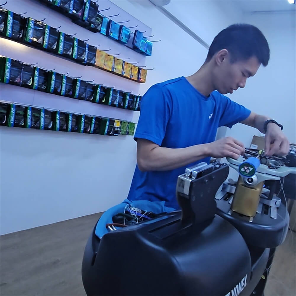 Roger Lin using electronic stringing machine during BSW professional stringer workshop BSSG