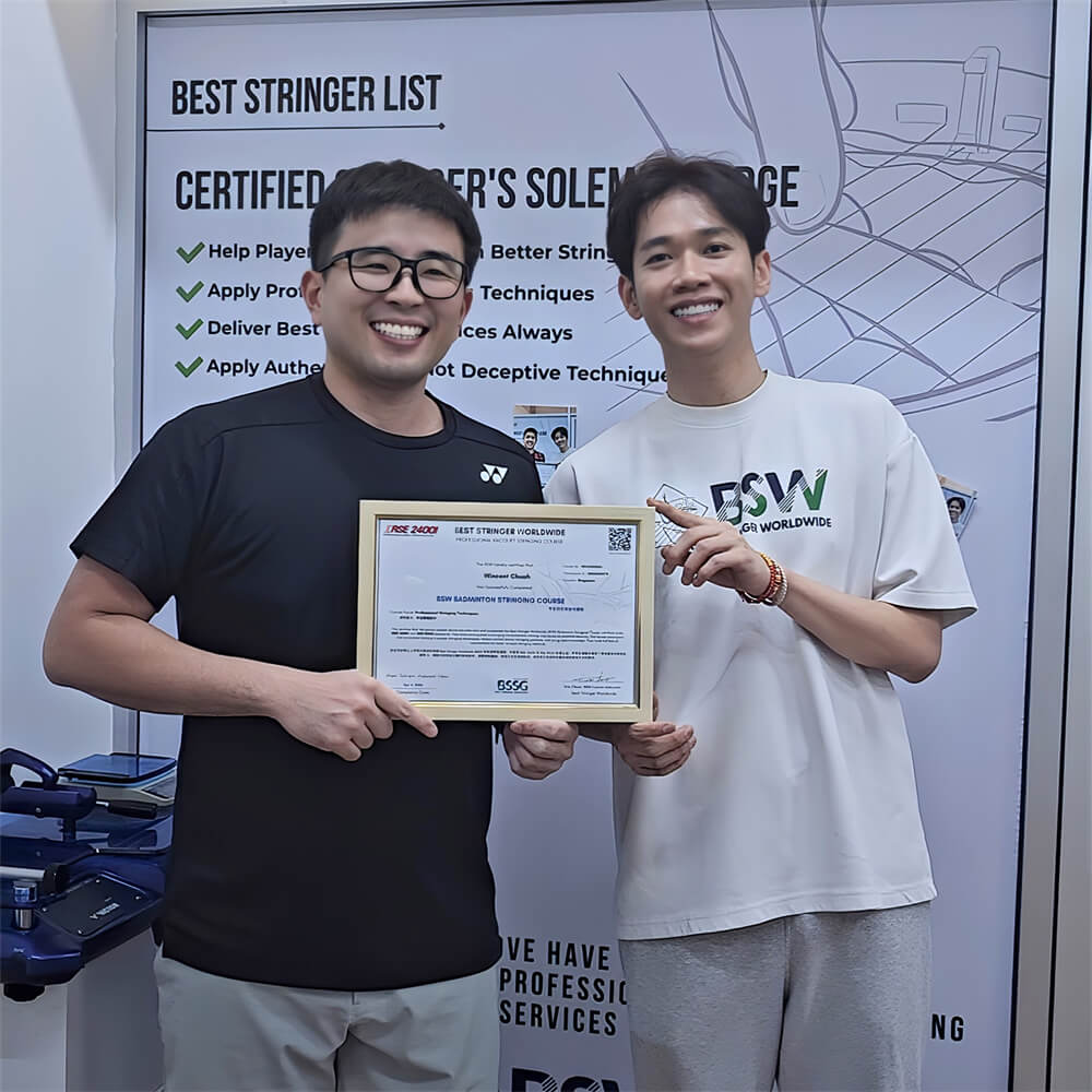 Wincent Chuah receiving BSW badminton stringing course certification photo with Eric Chuar