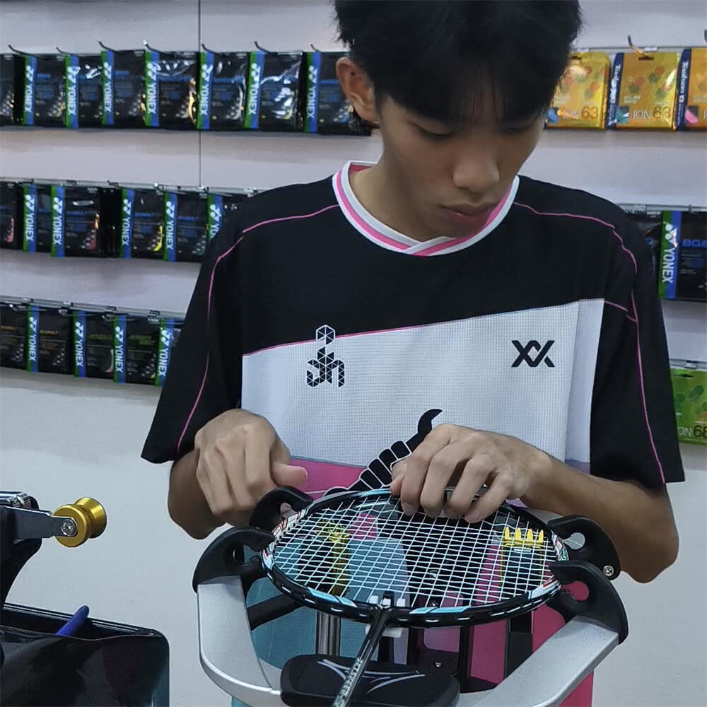 Yoon Jun Hin learning badminton stringing patterns during BSW training Yoon Jun Hin learning badminton stringing patterns during BSW training