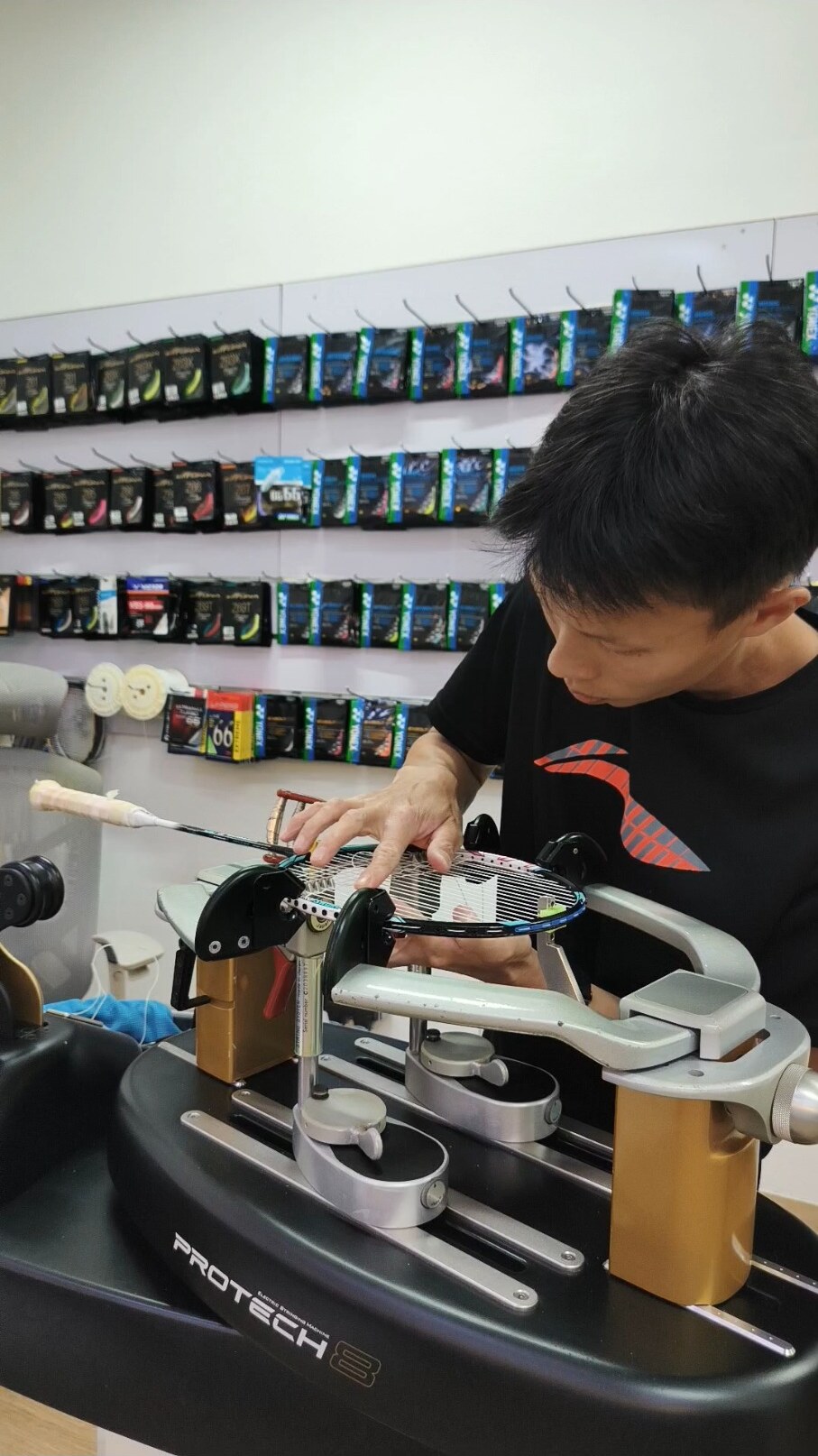 Koh Jian Long Kelvin checking the string path closely while working across the badminton racquet string bed Koh Jian Long Kelvin checking the string path closely while working across the badminton racquet string bed